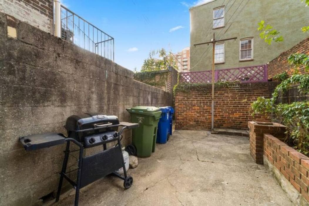 Photograph supplied for Chic 5 BD home in Little Italy