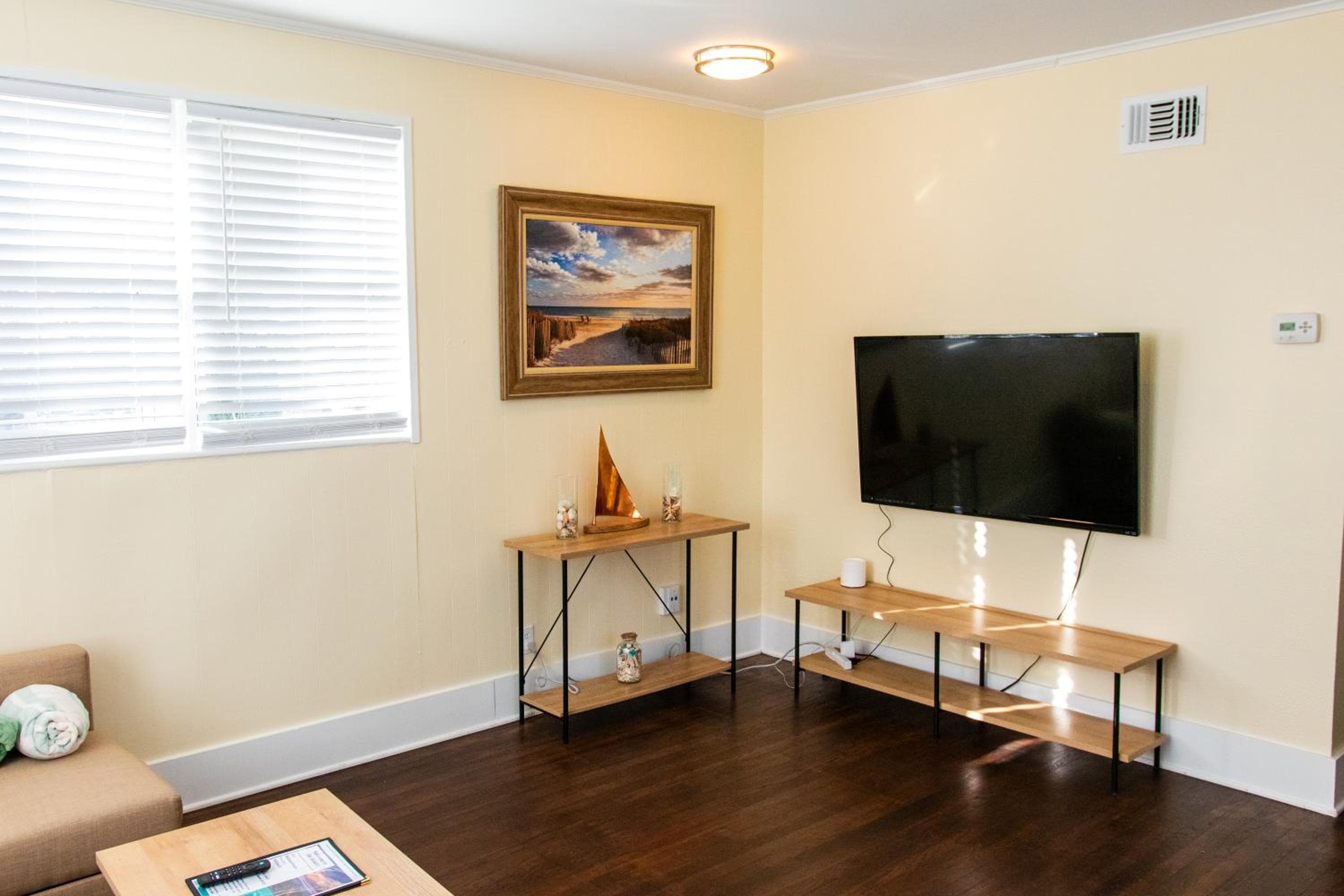 Photograph supplied for Cozy One Bedroom Unit In the Heart of Jax Beach!