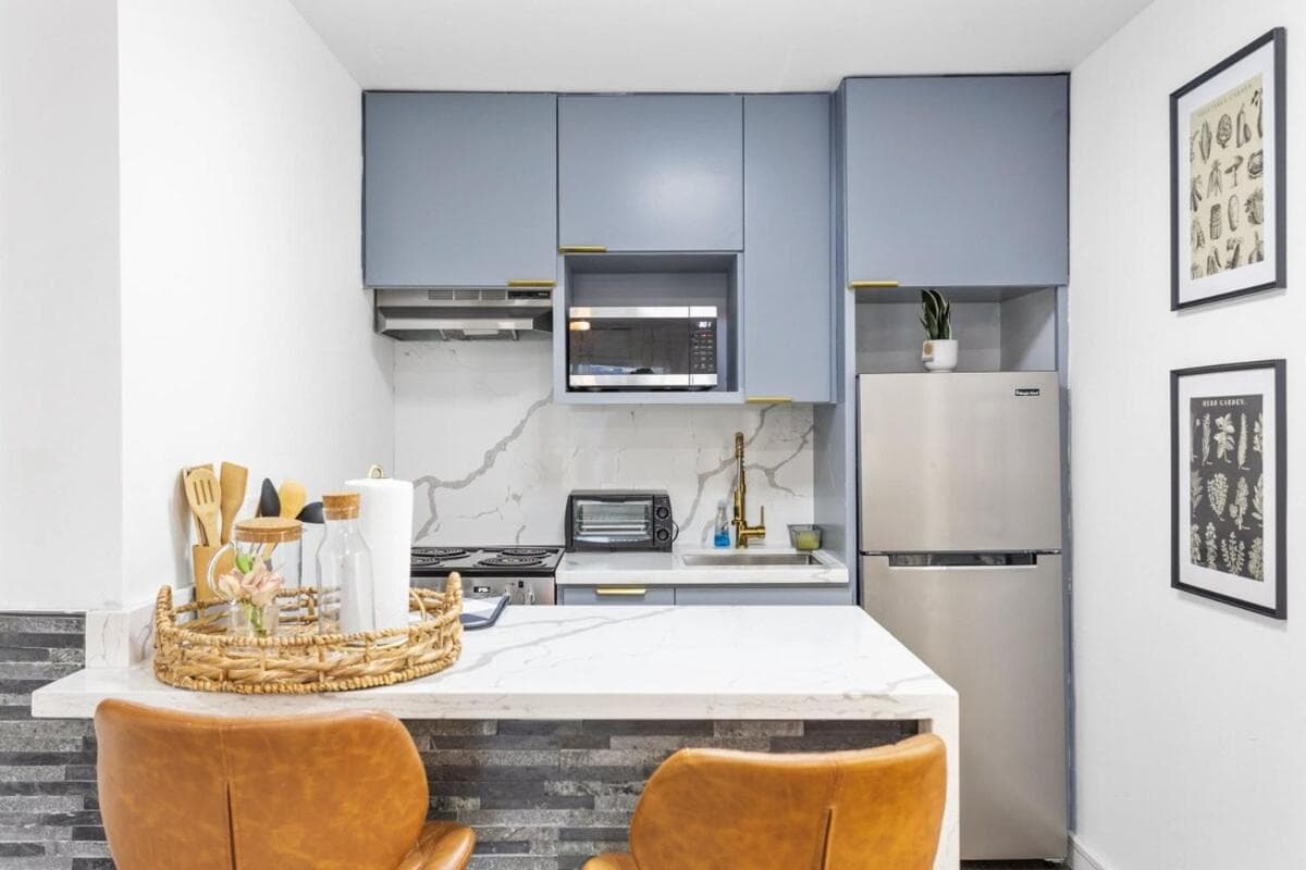 Photograph supplied for Arbor Villas I 8 Apts Sleeps 57 Great Location