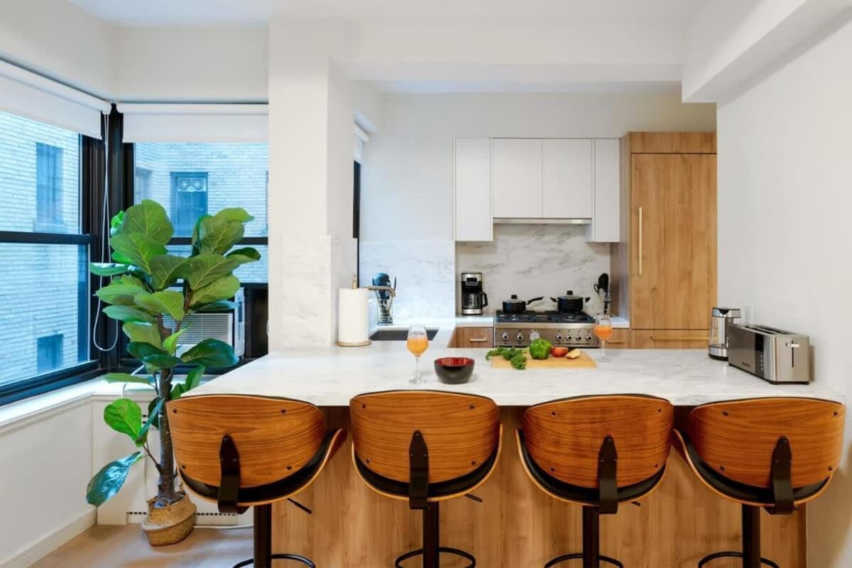 Photograph supplied for 52-3DE Newly renovated 2BR BTH Midtown East