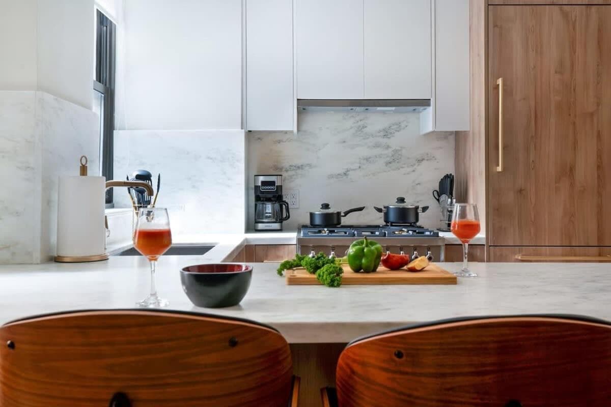 Photograph supplied for 52-3DE Newly renovated 2BR BTH Midtown East