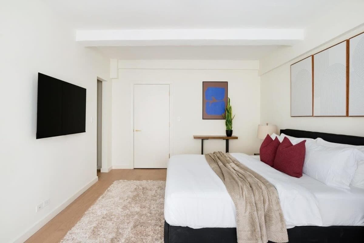 Photograph supplied for 52-3DE Newly renovated 2BR BTH Midtown East