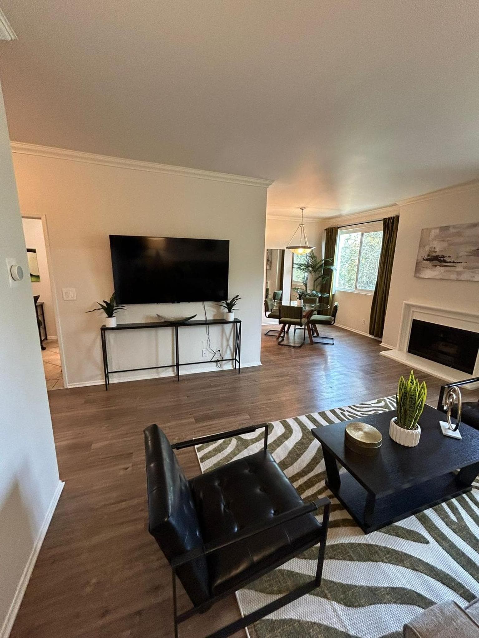 Photograph supplied for Beverly Hills Midle City 1 br Apt with Parking 202