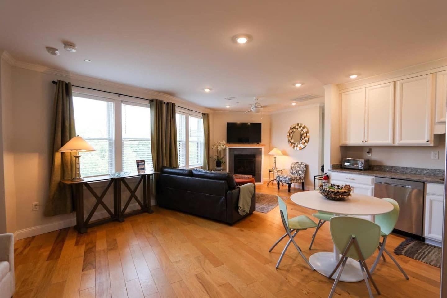Photograph supplied for Upscale South End Apt Walk to Northeastern