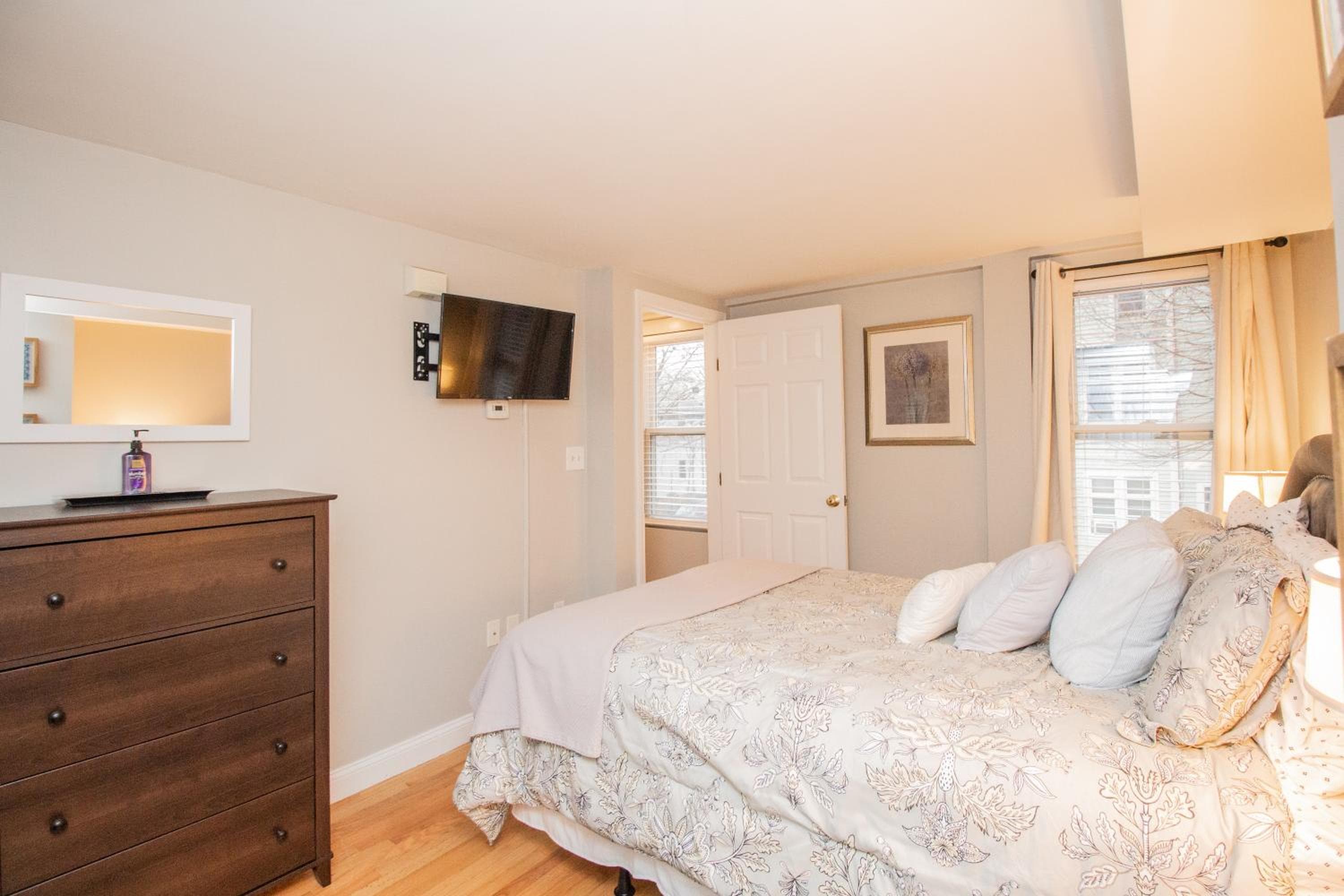 Photograph supplied for Multi-Level Townhouse, Harvard, MIT, Red line