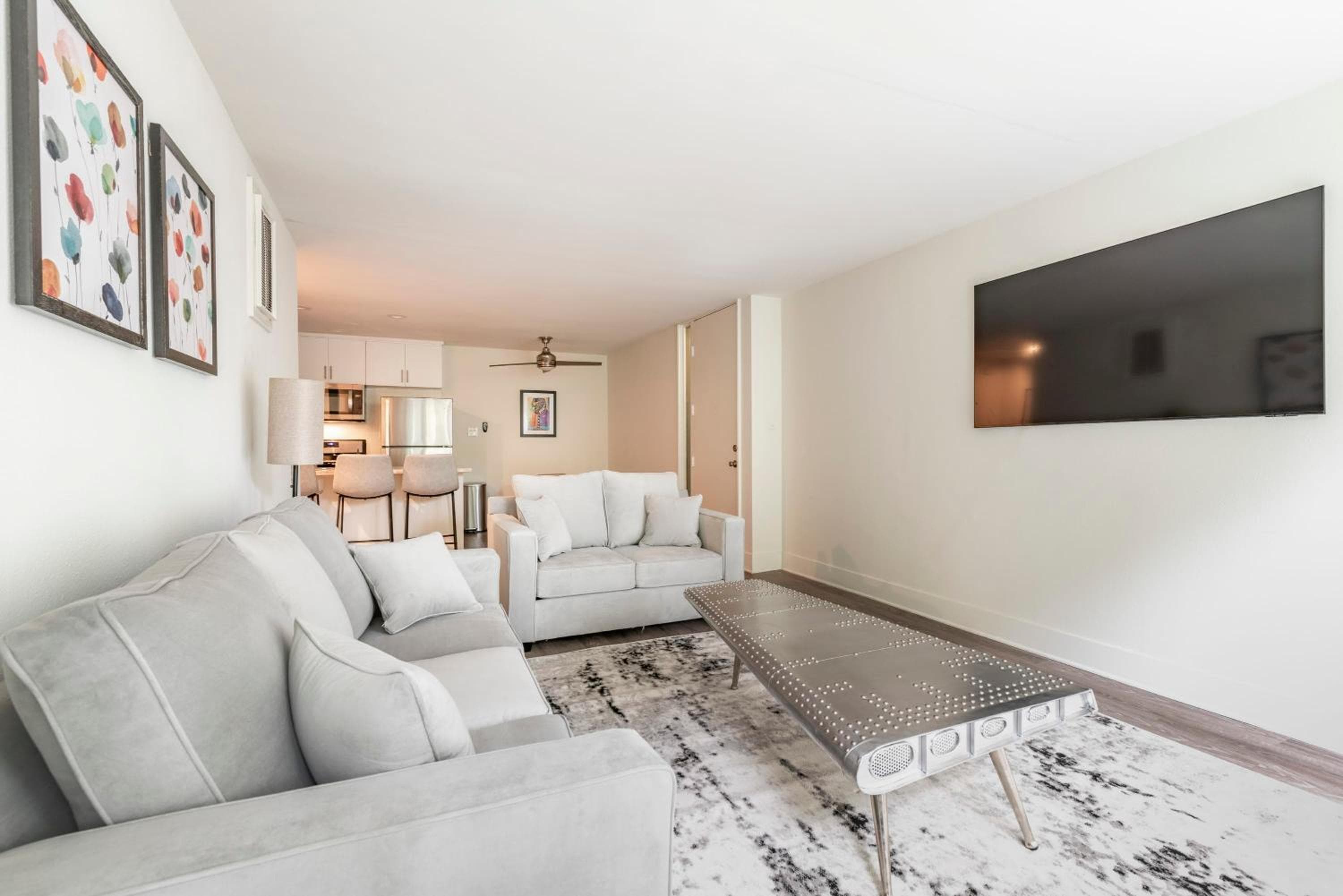 Photograph supplied for Luxury Apartment WeHo Boys Town med