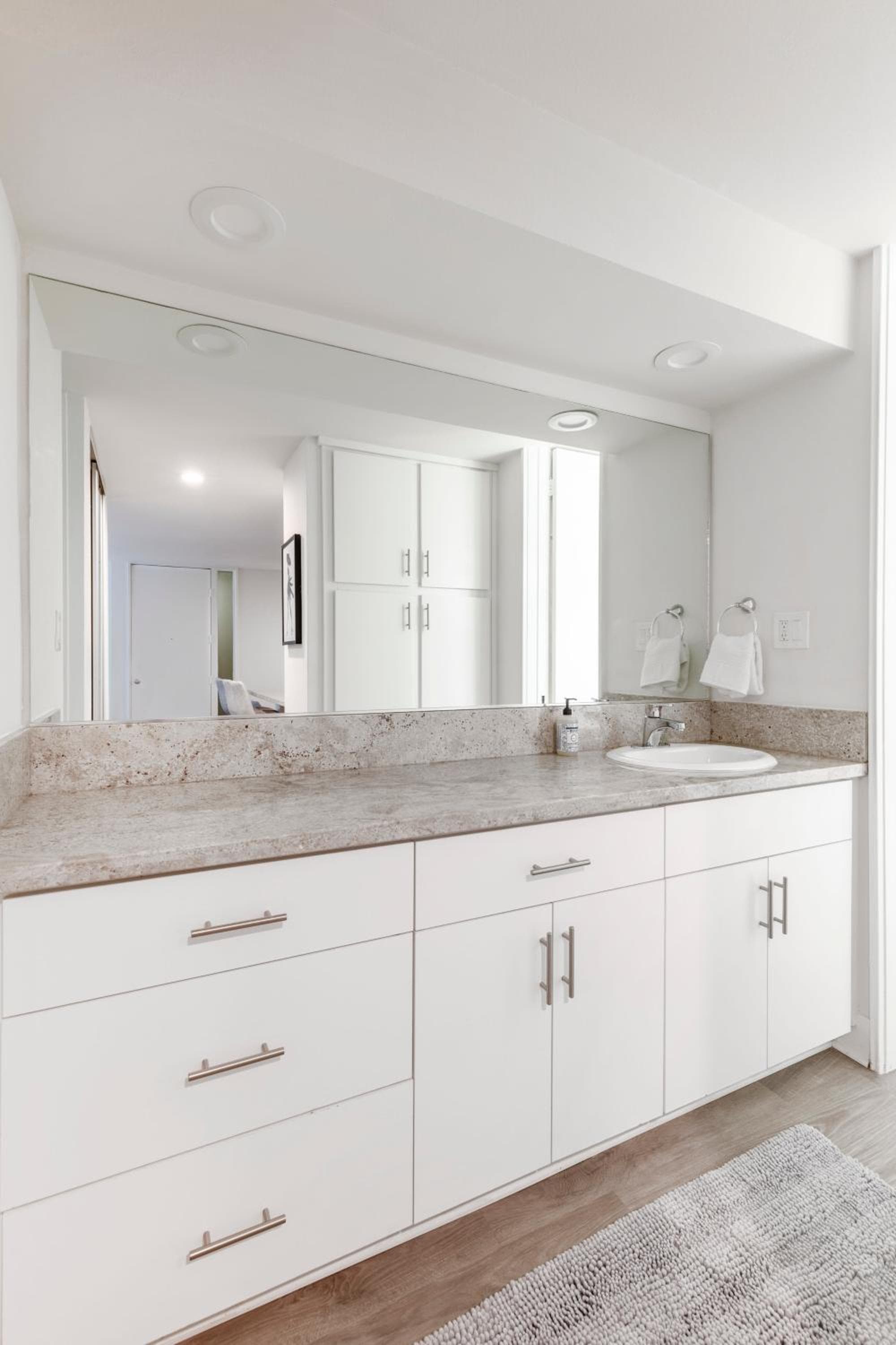 Photograph supplied for Luxury Apartment WeHo Boys Town med