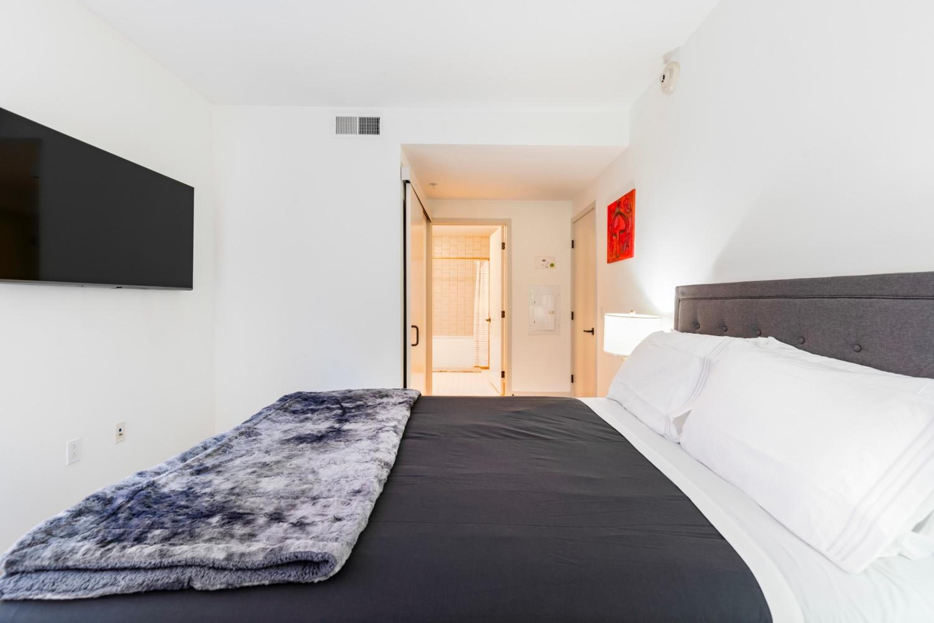 Photograph supplied for Hollywood 2BR Luxury Condo elc