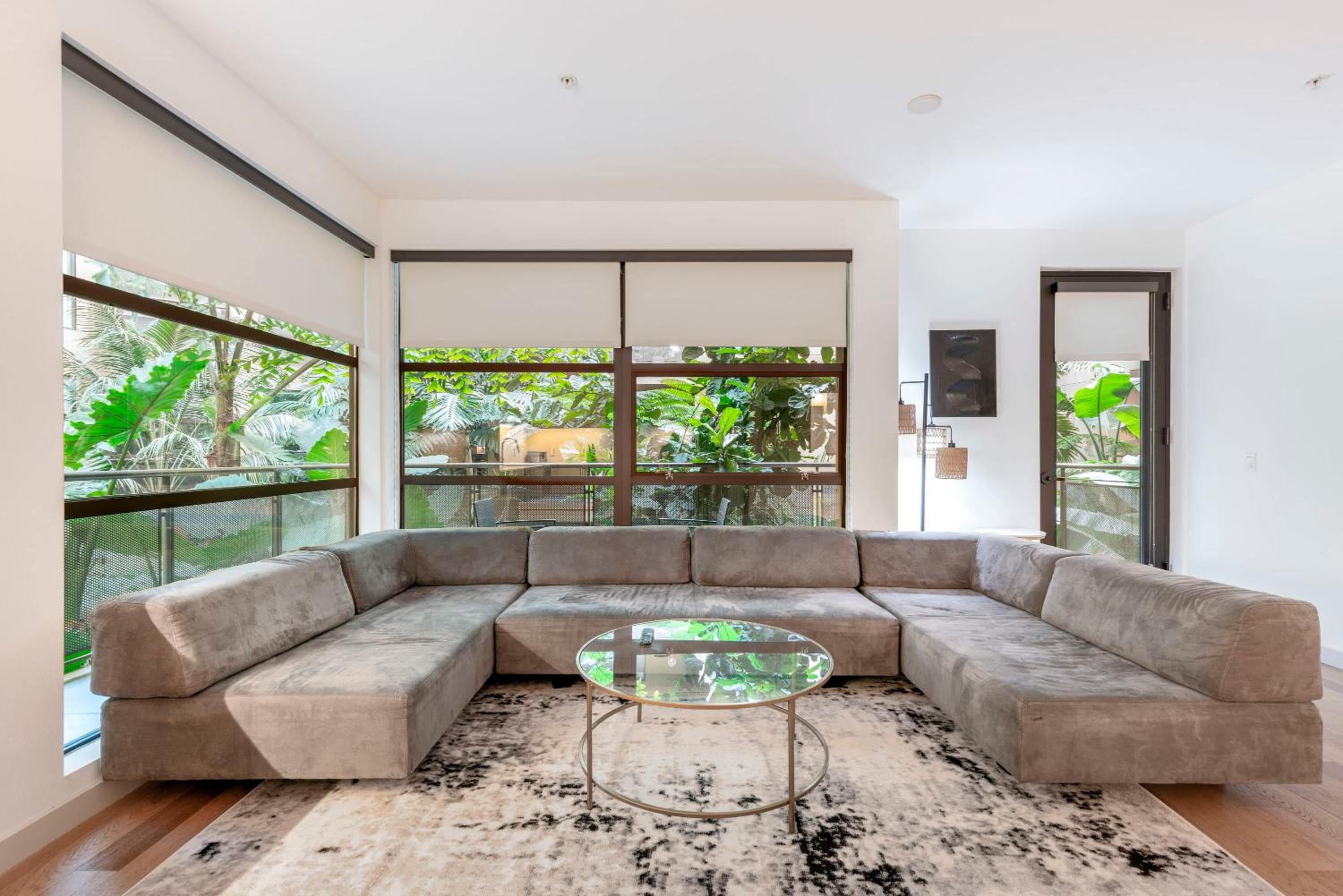 Photograph supplied for 2BR Hollywood Modern Luxury Condo elc