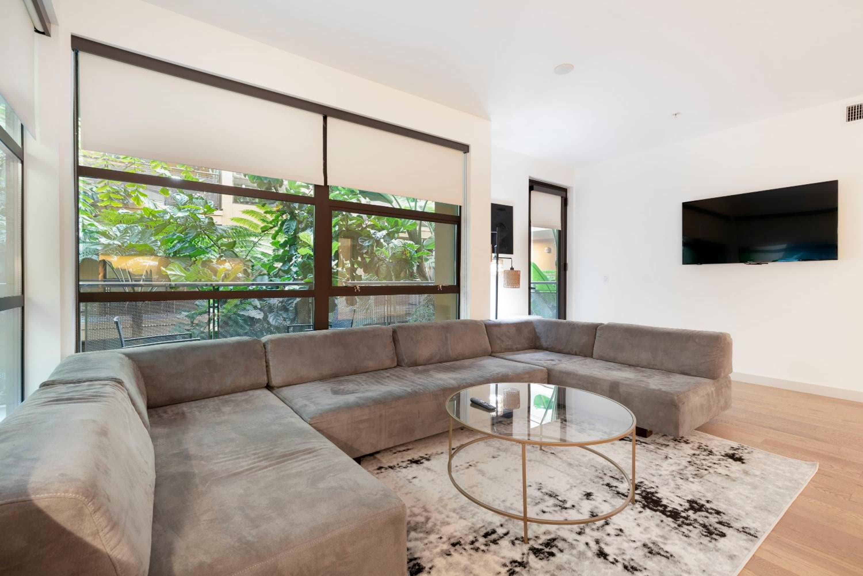 Photograph supplied for 2BR Hollywood Modern Luxury Condo elc