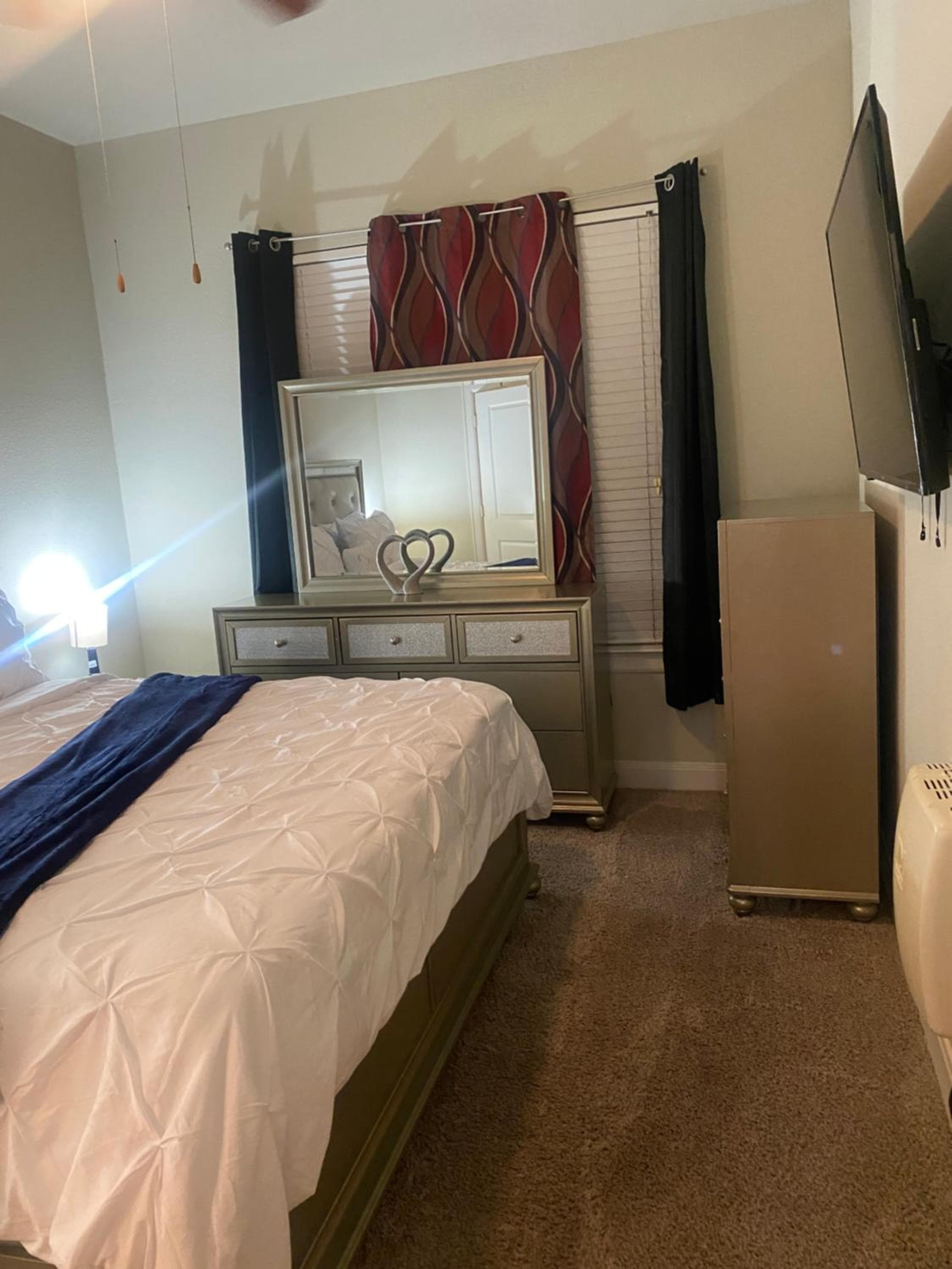 Photograph supplied for Luxurious King Paradise - Med Center - Free Parking