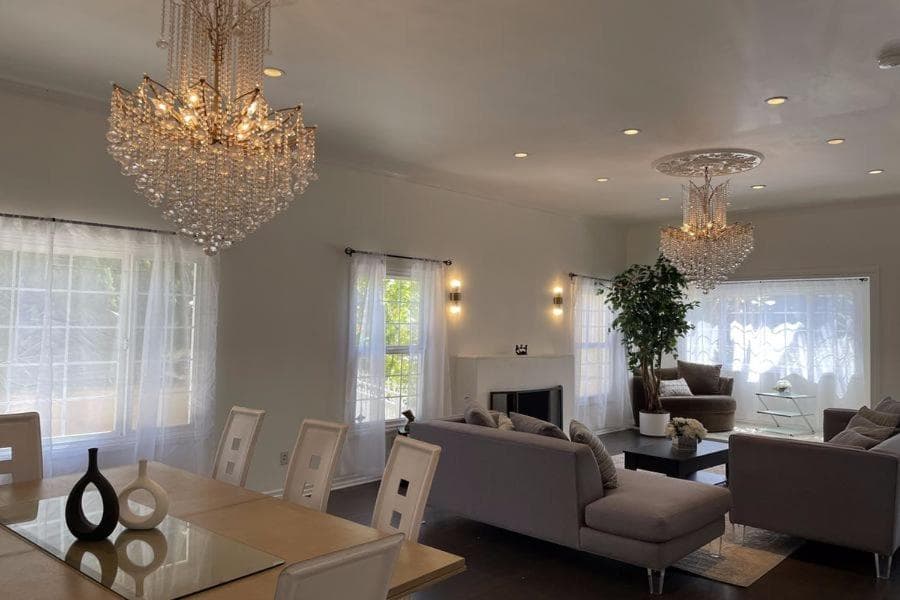 Photograph supplied for Lovely 3 bedroom-Beverly Hills front unit