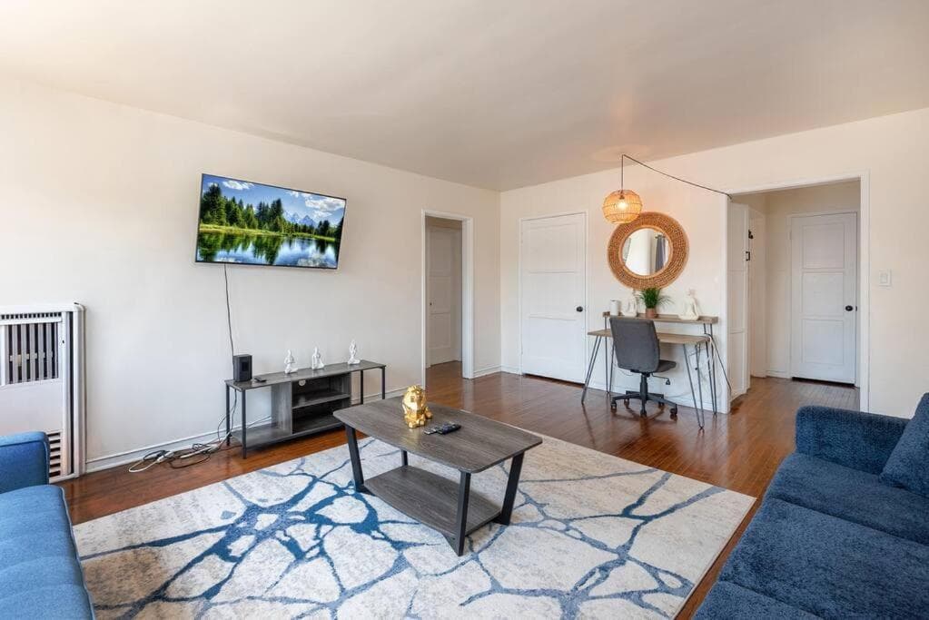 Photograph supplied for Comfy 1 bedroom Apartment w/ Hot Tub - Sleeps 4