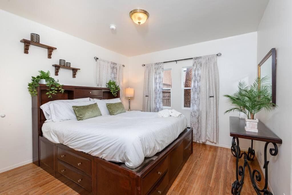 Photograph supplied for Chic and Spacious 3BR Gem in Central LA