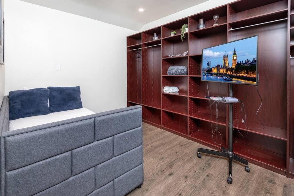 Photograph supplied for Luxury Living: Spacious 3BR Home