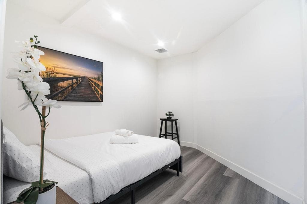 Photograph supplied for Beautiful 3 Bedroom Apartment Beverly Hills Adj