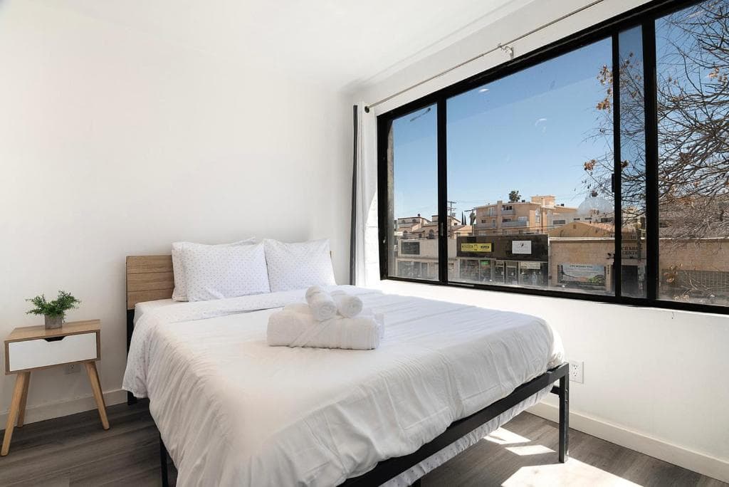 Photograph supplied for Beautiful 3 Bedroom Apartment Beverly Hills Adj