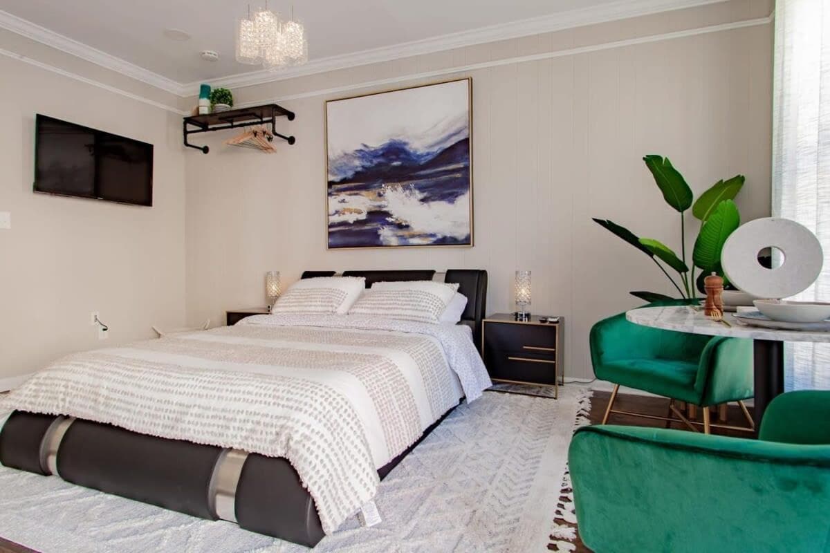 Photograph supplied for Little Penthouse in Little Italy Near Inner Harbor Studio