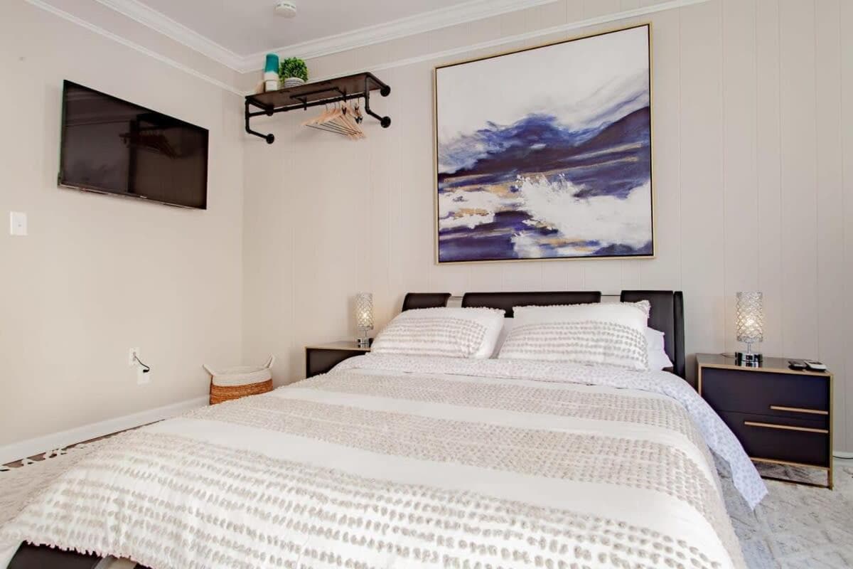Photograph supplied for Little Penthouse in Little Italy Near Inner Harbor Studio