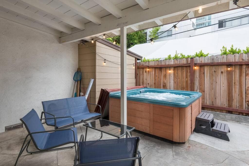 Photograph supplied for Glamorous West Hollywood Gem