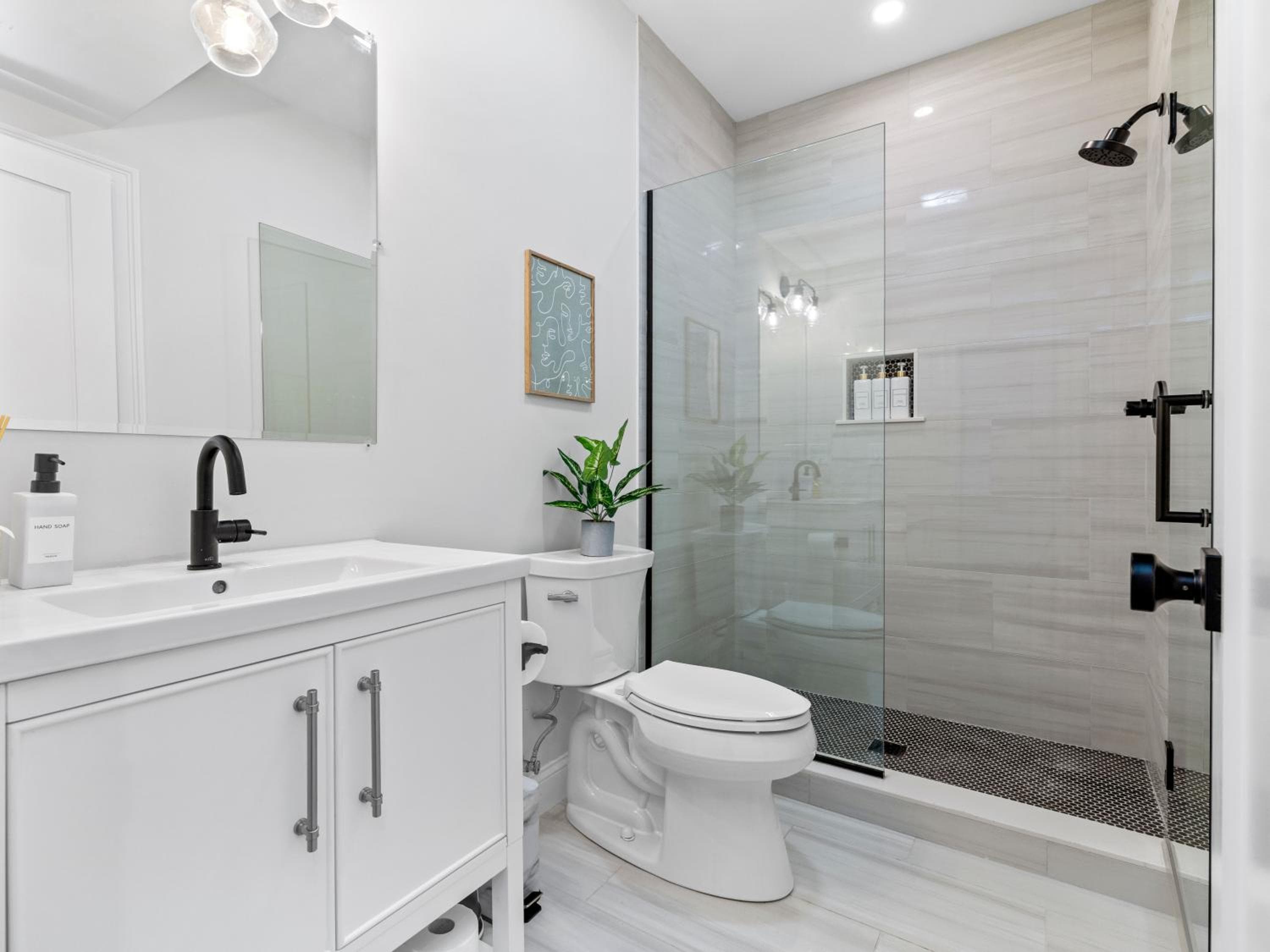 Photograph supplied for Lux Home 5BR 3BATH 6BEDS Downtown Boston 10 min Public Transport 1 min