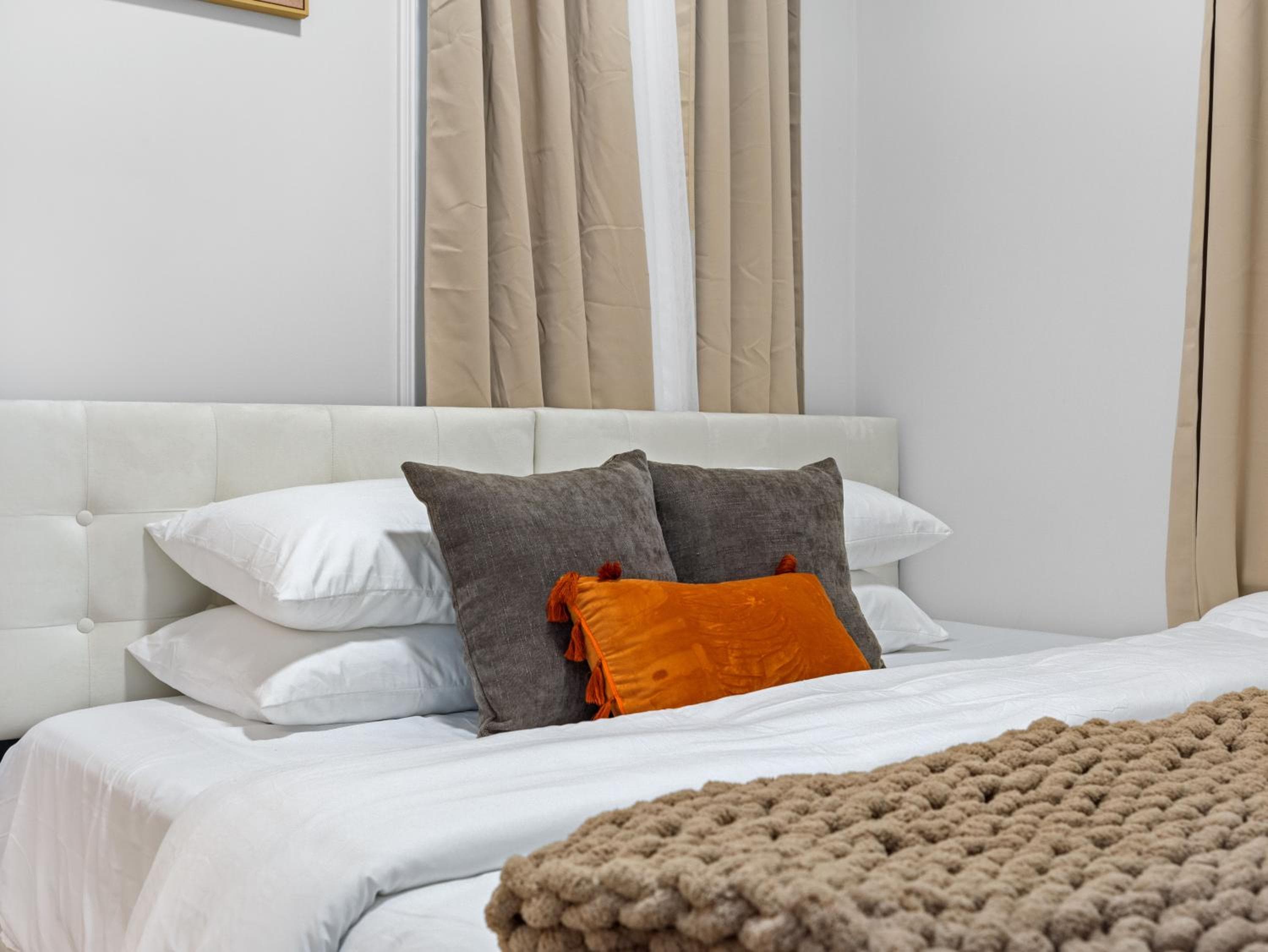 Photograph supplied for Lux Home 5BR 3BATH 6BEDS Downtown Boston 10 min Public Transport 1 min