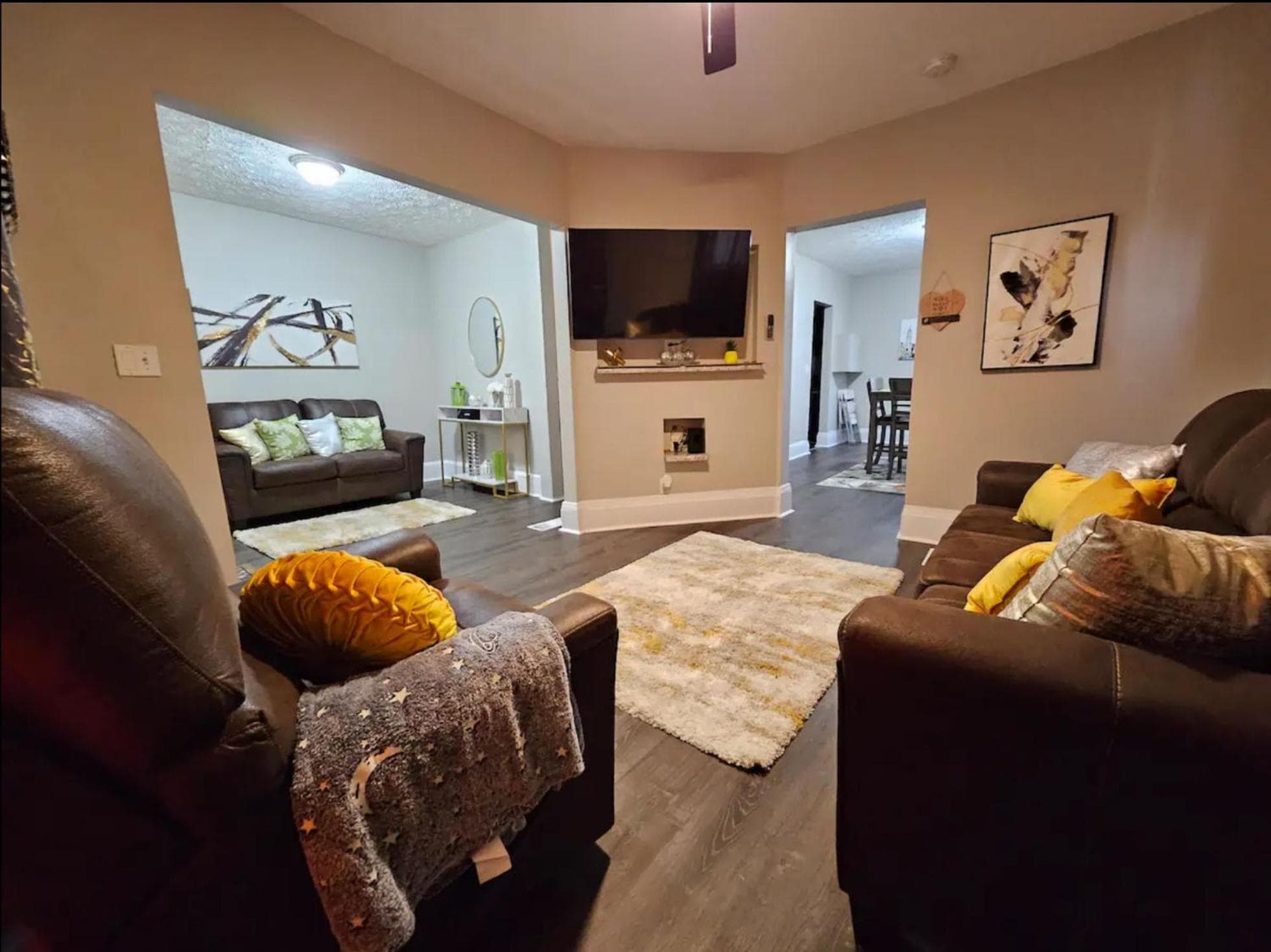Photograph supplied for Elegant 4 Bed Room at Cleveland Clinic Area