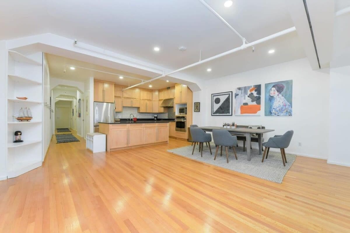 Photograph supplied for South End Hospitality: Downtown Crossing Large Lofted Condo Location