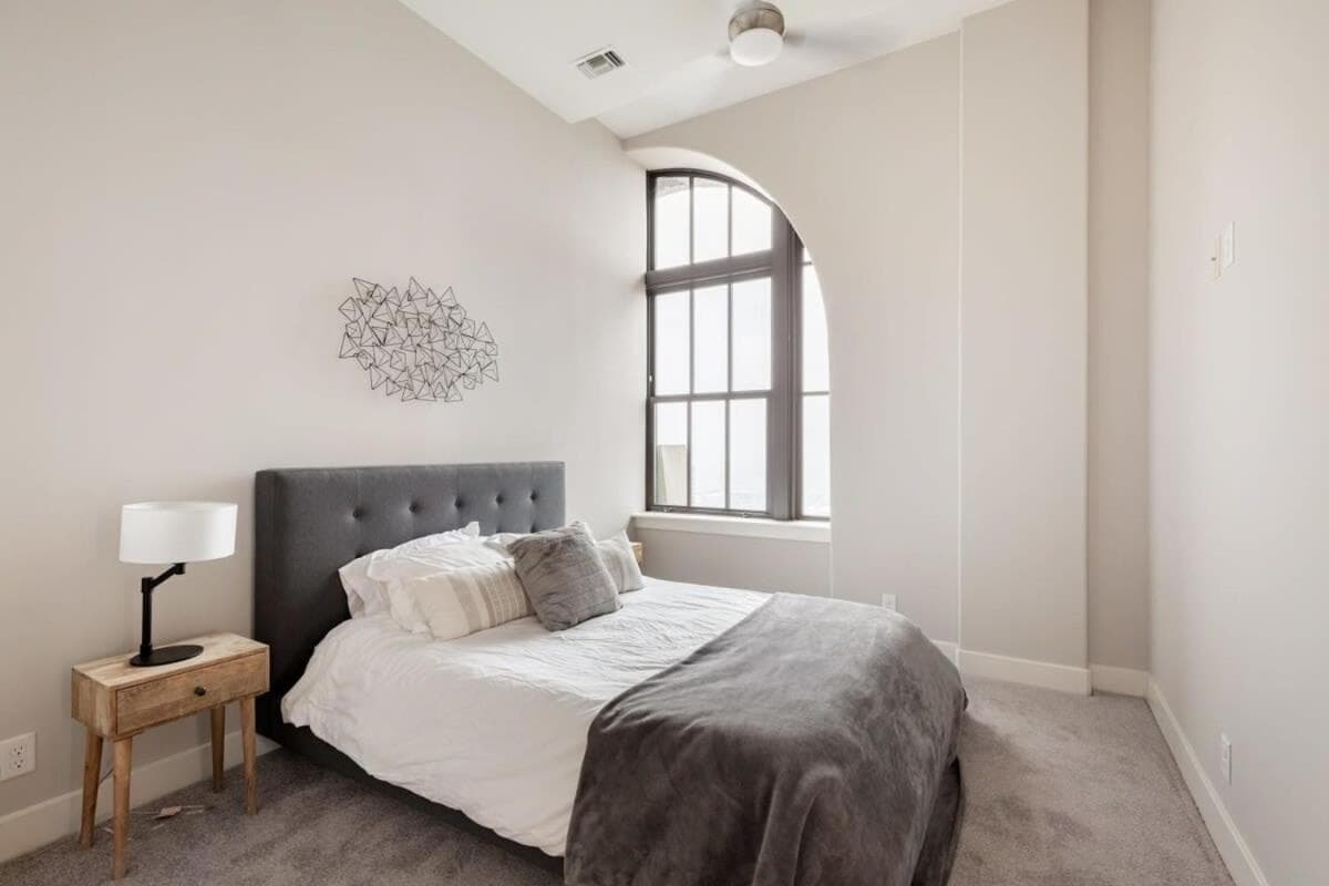 Photograph supplied for 2B 2BA Luxury Downtown Suite with Gym