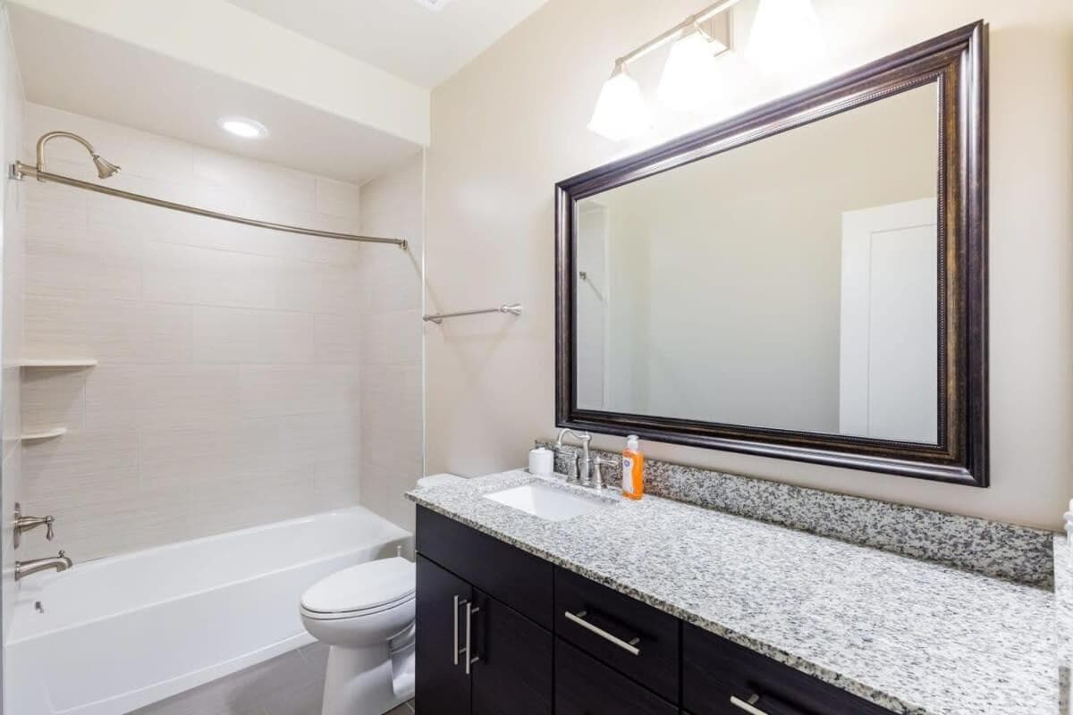 Photograph supplied for 2B 2BA Luxury Downtown Suite with Gym