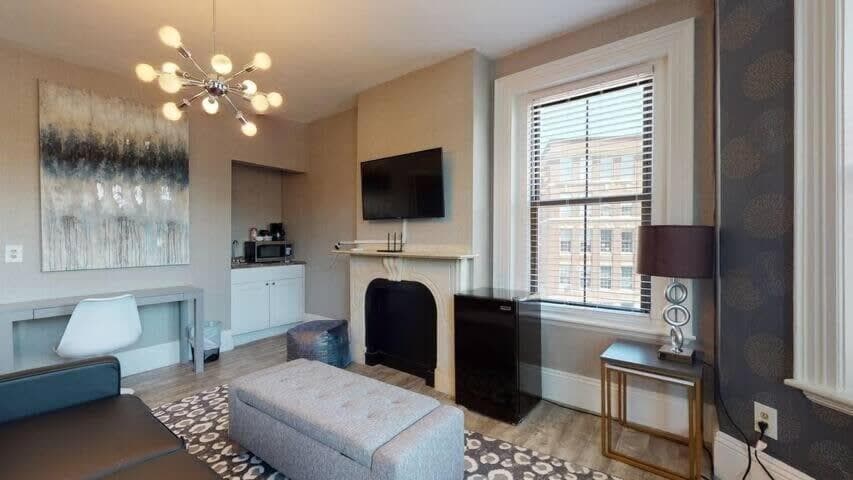 Photograph supplied for 1-31 Excellent Location, Walk Everywhere Sleeps 3