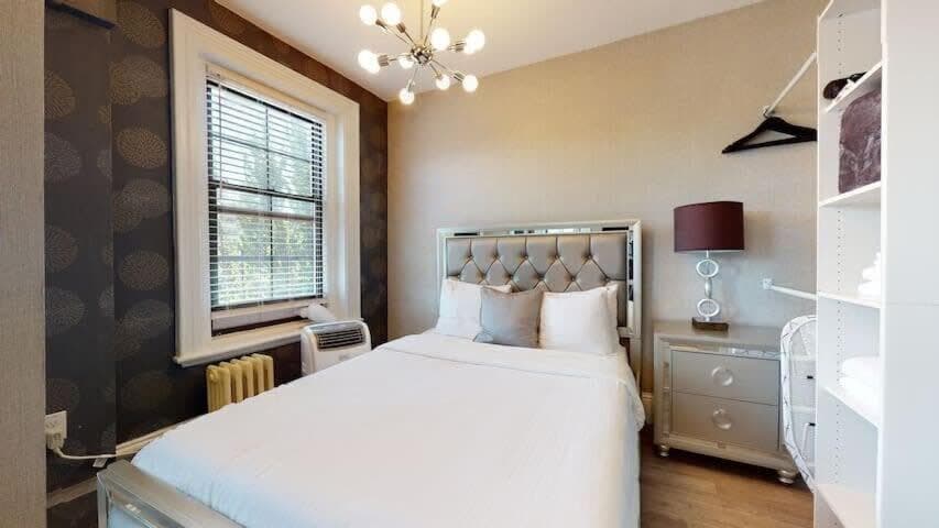 Photograph supplied for 1-31 Excellent Location, Walk Everywhere Sleeps 3