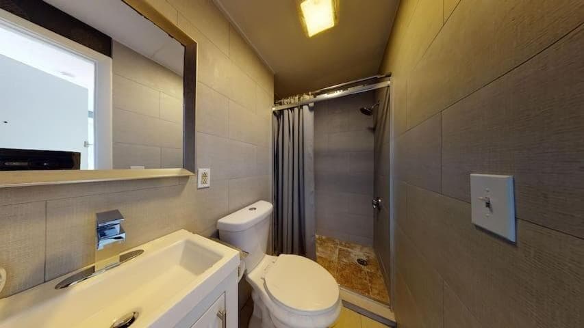 Photograph supplied for 1-31 Excellent Location, Walk Everywhere Sleeps 3