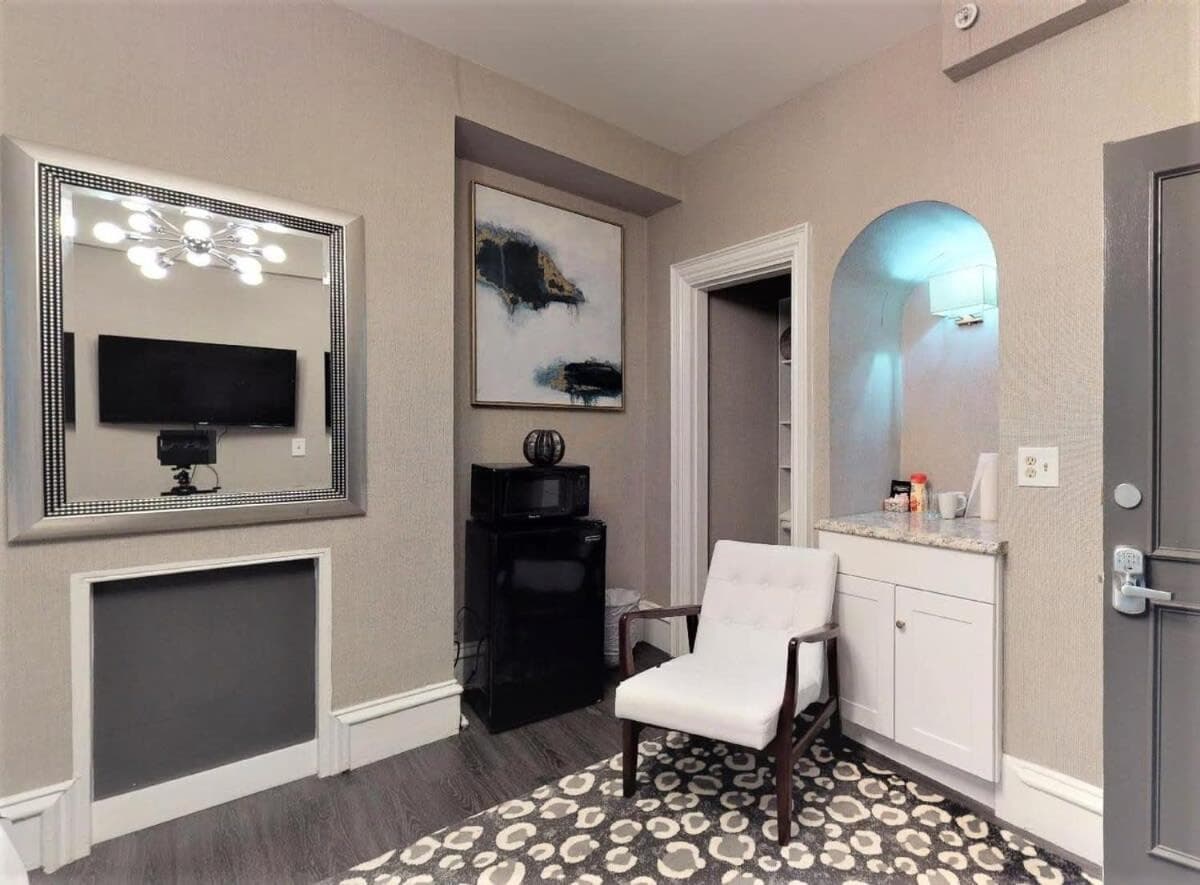 Photograph supplied for L 3-33 Stylish Private Studio in Boston!