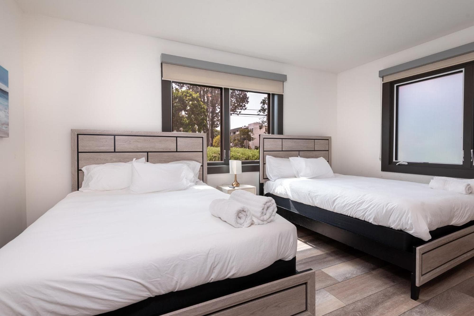 Photograph supplied for Beverly Hills Luxury 2BD 2BA Condo Gated Parking!
