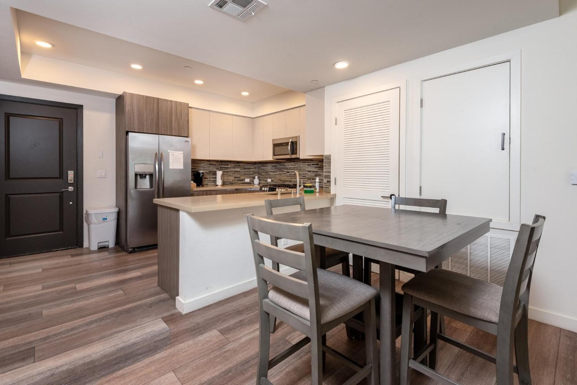 Photograph supplied for Beverly Hills Luxury 2BD 2BA Condo Gated Parking!