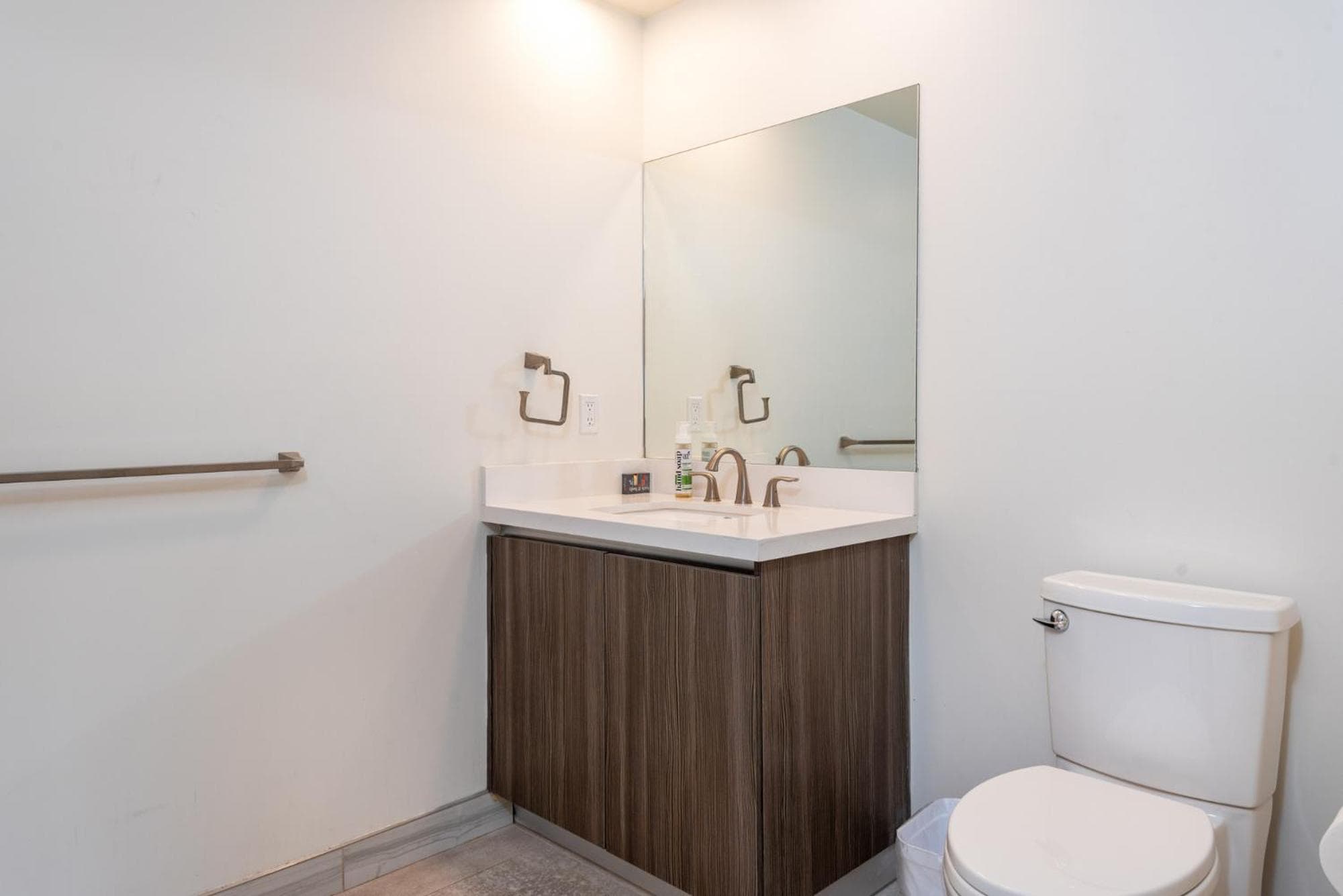 Photograph supplied for Beverly Hills Luxury 2BD 2BA Condo Gated Parking!