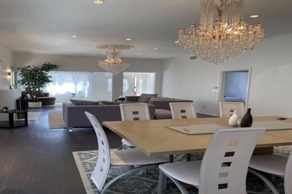 Photograph supplied for 5 Bedroom House In Beverly Hills