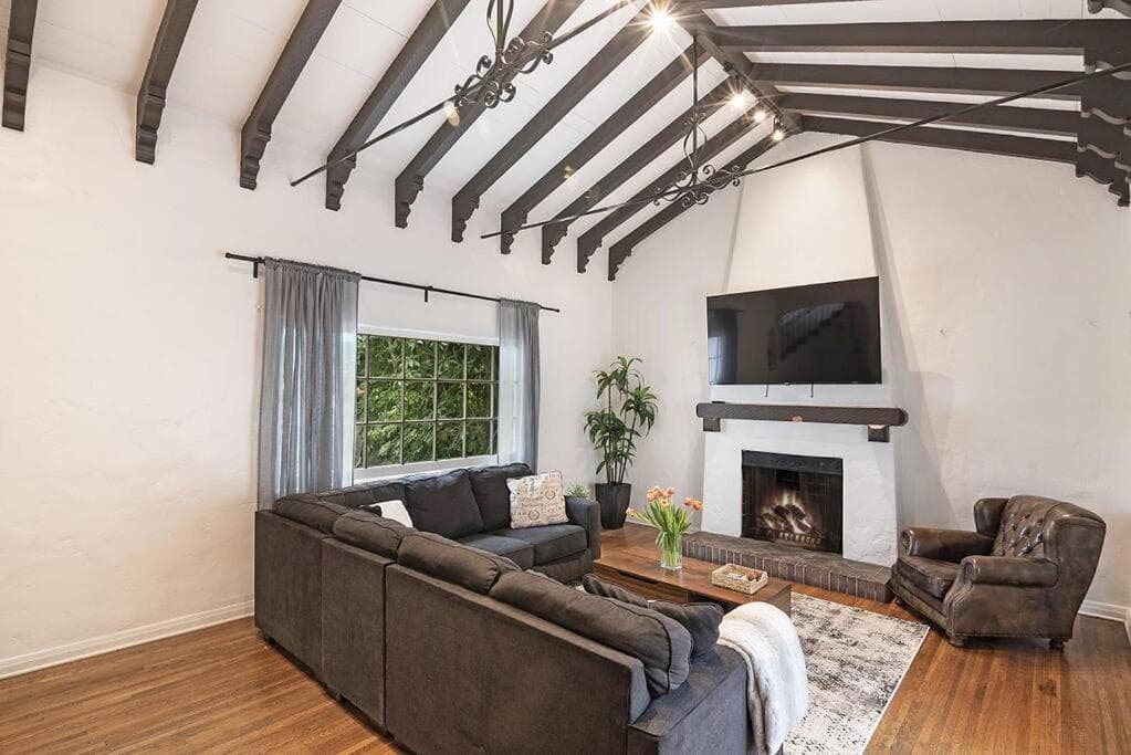 Photograph supplied for Beautiful Spanish Home with Pool Beverly Hills Adj
