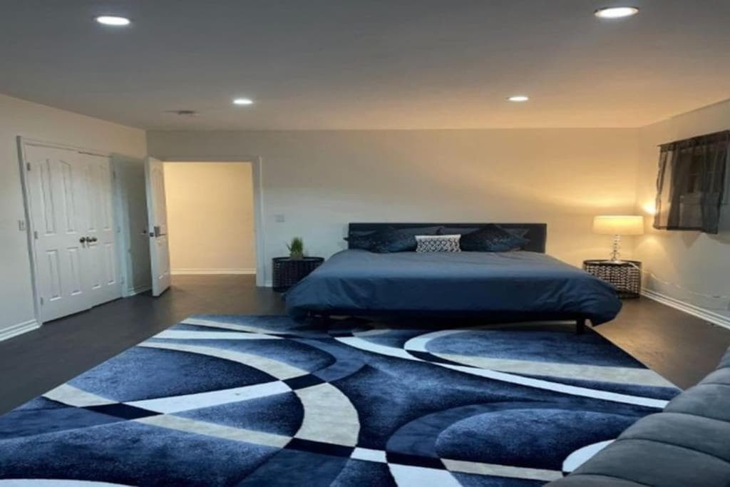Photograph supplied for Stylish 3 Bd in Beverly Hills