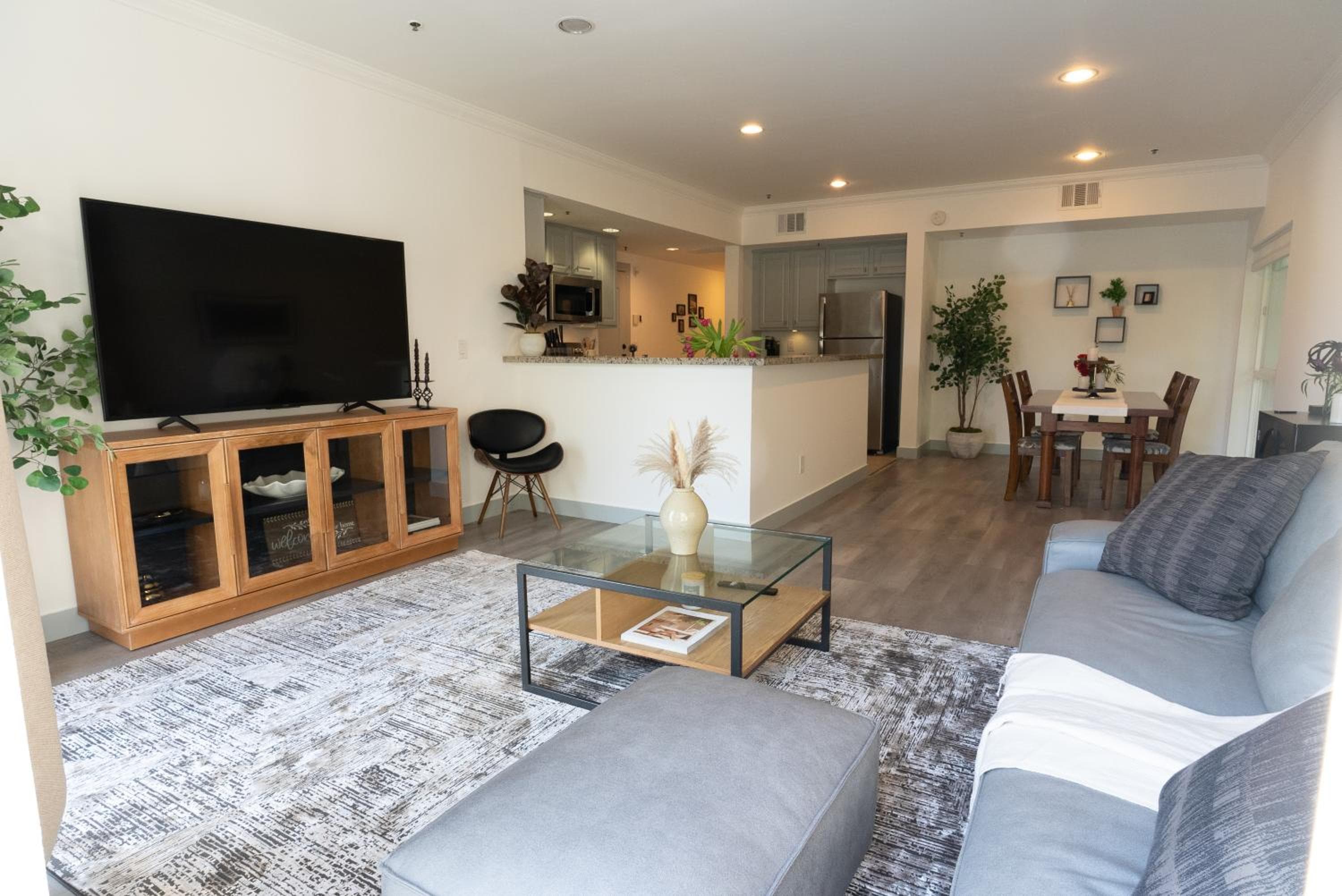 Photograph supplied for Charming 2bd Condo on SunsetStrip