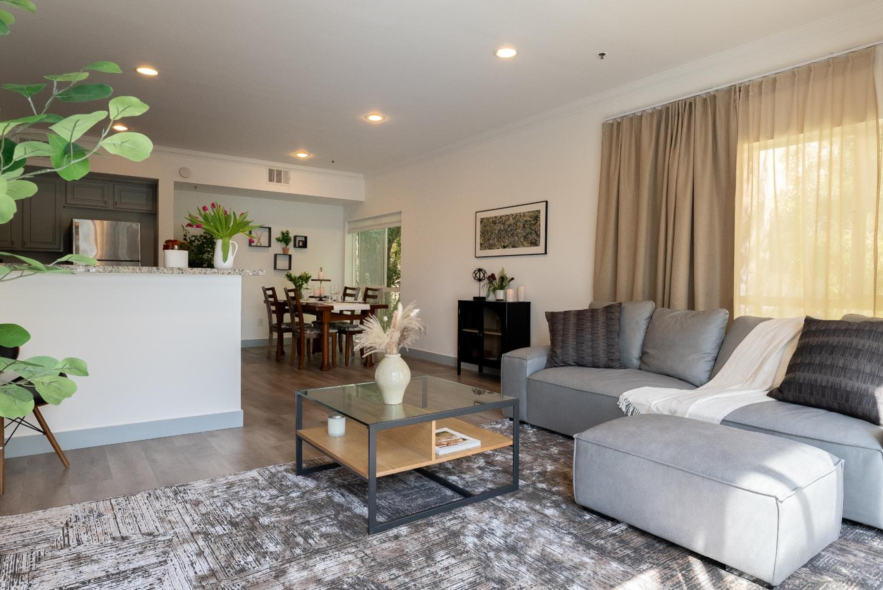 Photograph supplied for Charming 2bd Condo on SunsetStrip