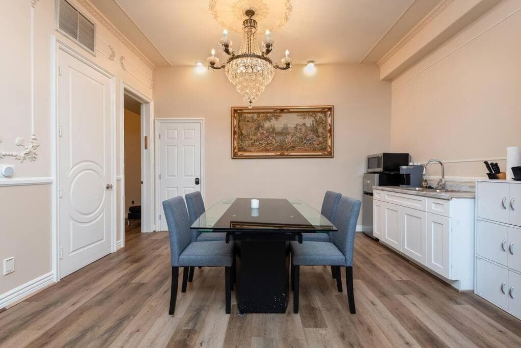 Photograph supplied for Luxe Apartment in West Hollywood Sleeps 6