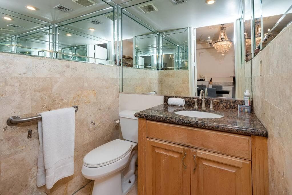 Photograph supplied for Luxe Apartment in West Hollywood Sleeps 6