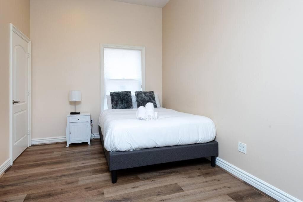Photograph supplied for Luxe Apartment in West Hollywood Sleeps 6