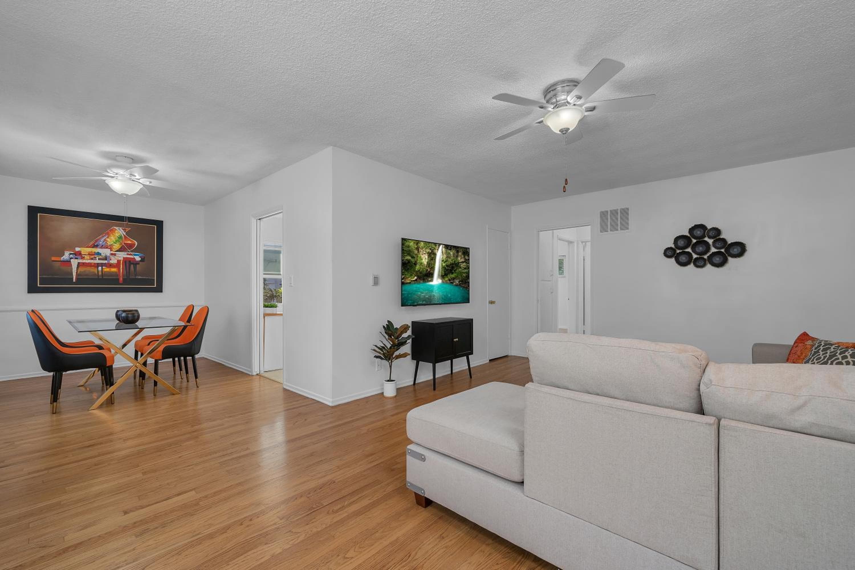Photograph supplied for Prime Location 2 Bedroom and 2 Bathroom Retreat in Beverly Hills with FREE Parking