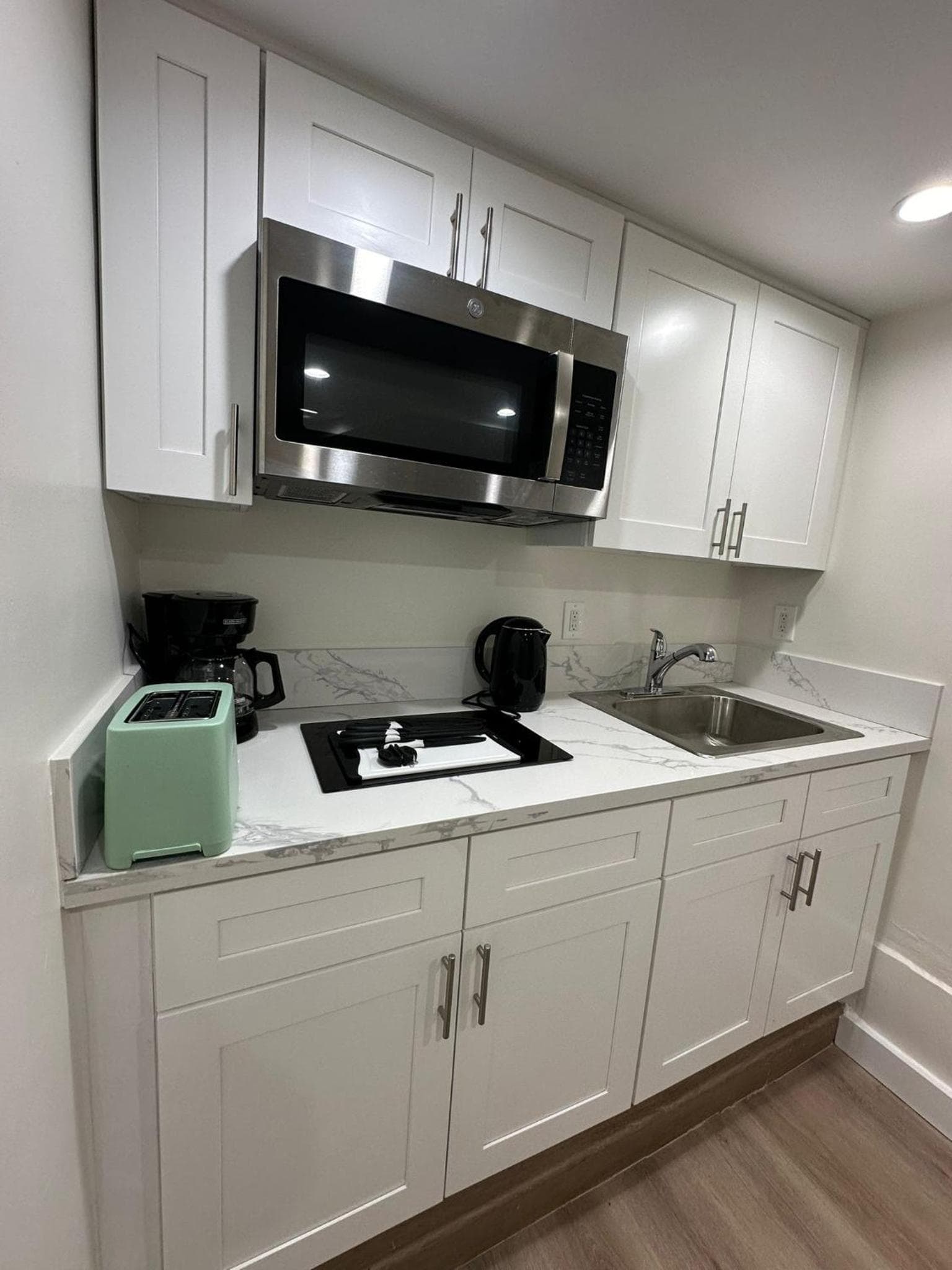 Photograph supplied for Centrally Located Modern Studio with New Kitchen