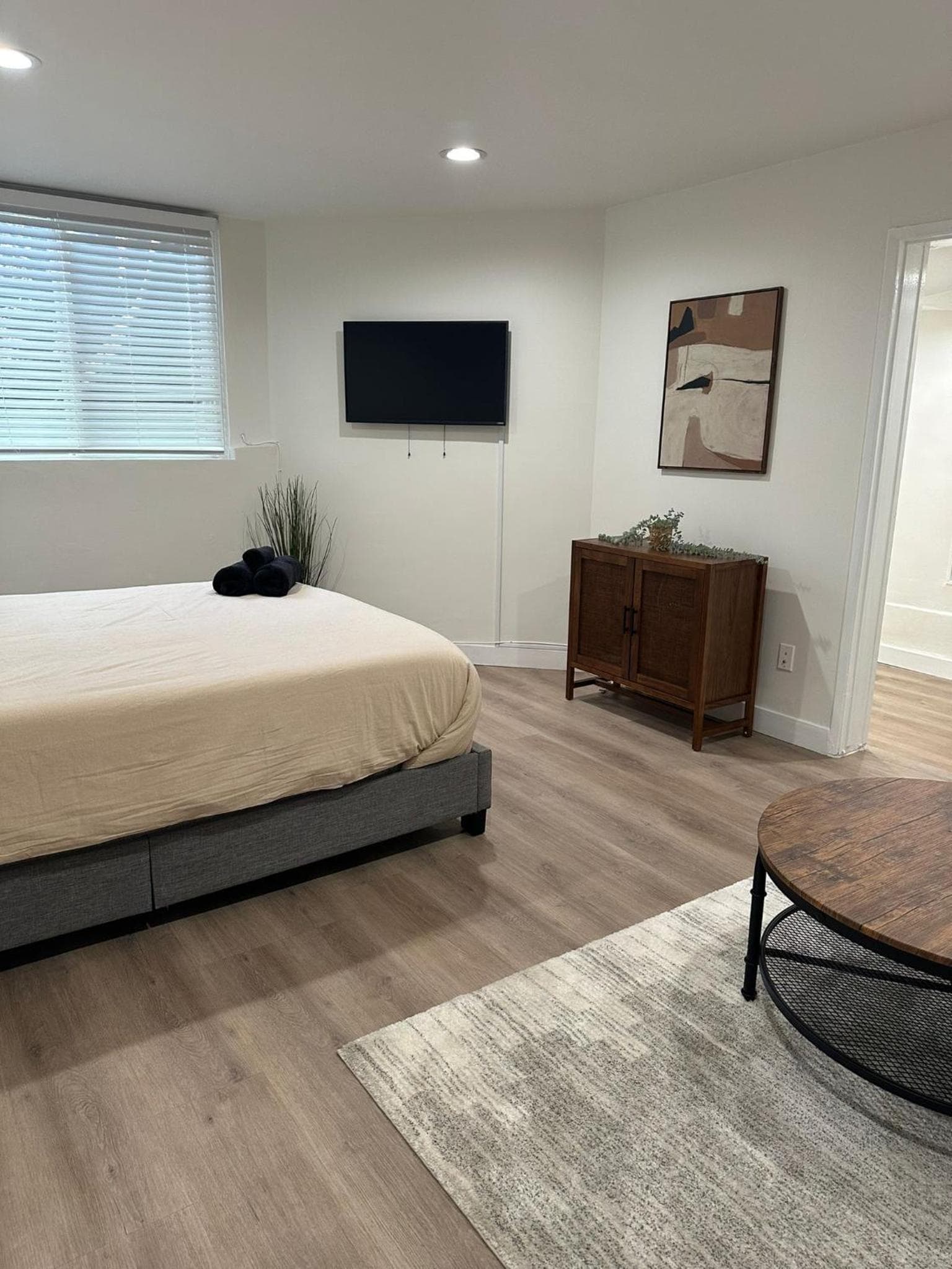 Photograph supplied for Centrally Located Modern Studio with New Kitchen