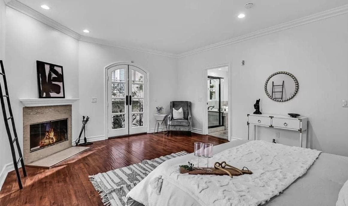 Photograph supplied for Cozy Condo
