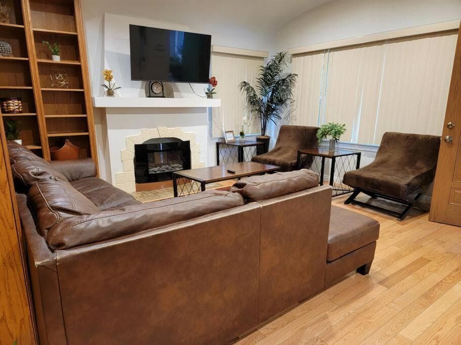Photograph supplied for Large 5 bedroom house by Melrose